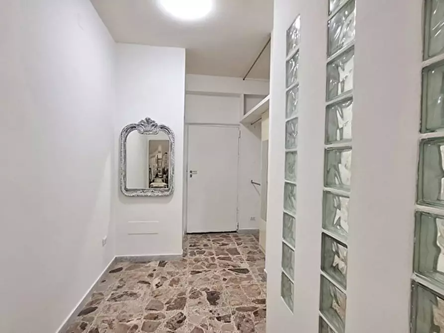 Immagine 7 di Appartamento in affitto  in Via Carriera Grande a Napoli