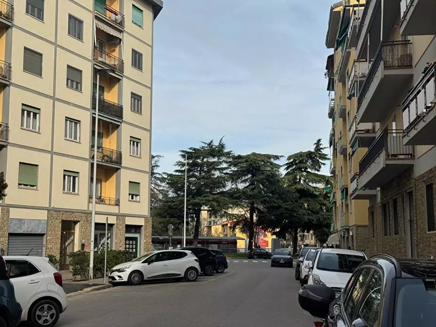 Immagine 4 di Negozio in vendita  in Via DOSIO a Firenze