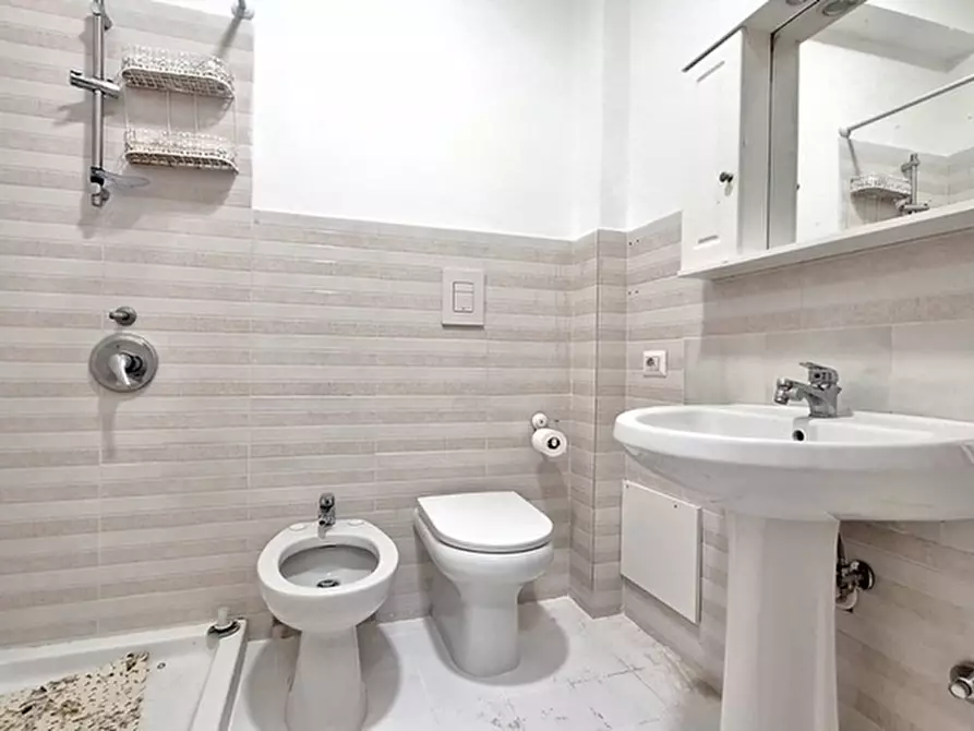 Immagine 14 di Appartamento in affitto  in Via Carriera Grande a Napoli