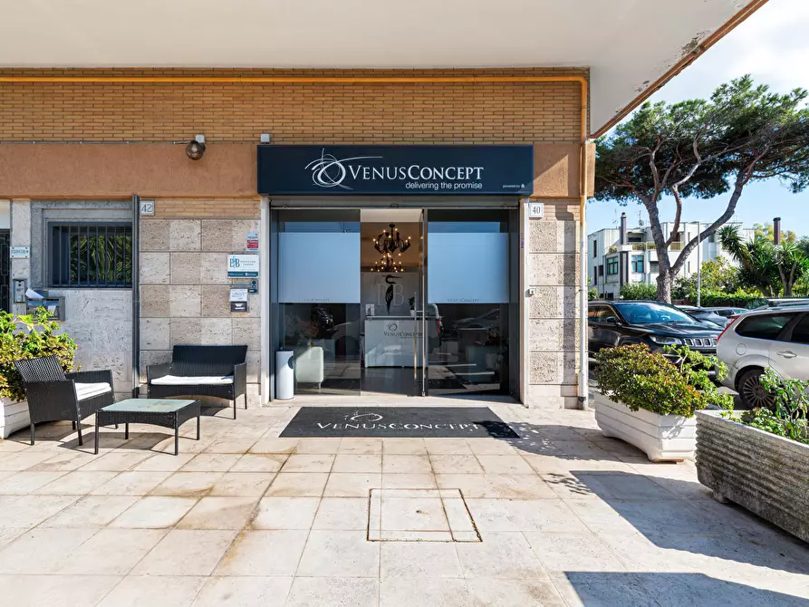 Immagine 25 di Negozio in vendita  in Via Giovanni Gastaldi, 40 a Roma