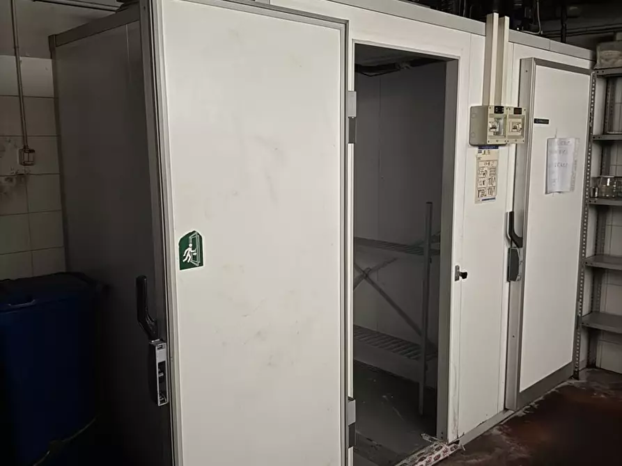 Immagine 9 di Negozio in vendita  in Via Cassanese, 224 a Segrate