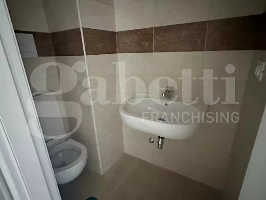 Immagine 6 di Ufficio in vendita  in Via Monte sarago a Ostuni