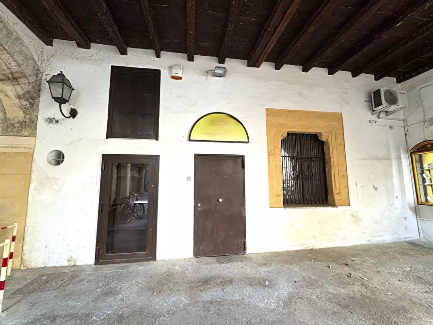 Immagine 5 di Negozio in affitto  in Piazza Meli, 5 a Palermo