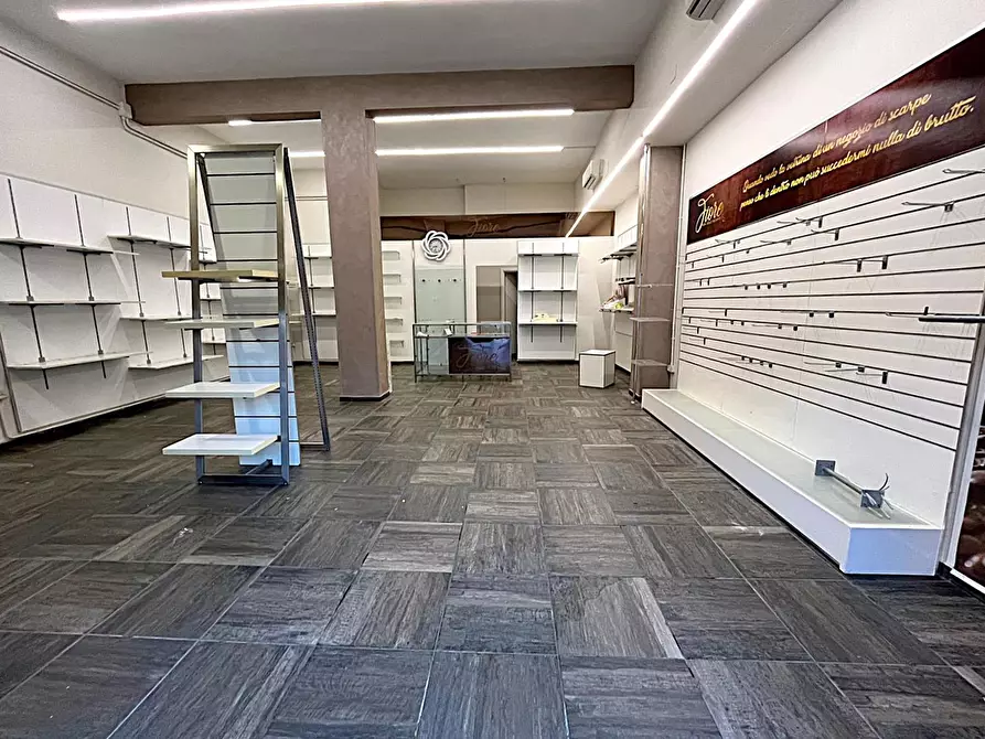 Immagine 6 di Negozio in affitto  in Viale DUE GIUGNO a San Severo