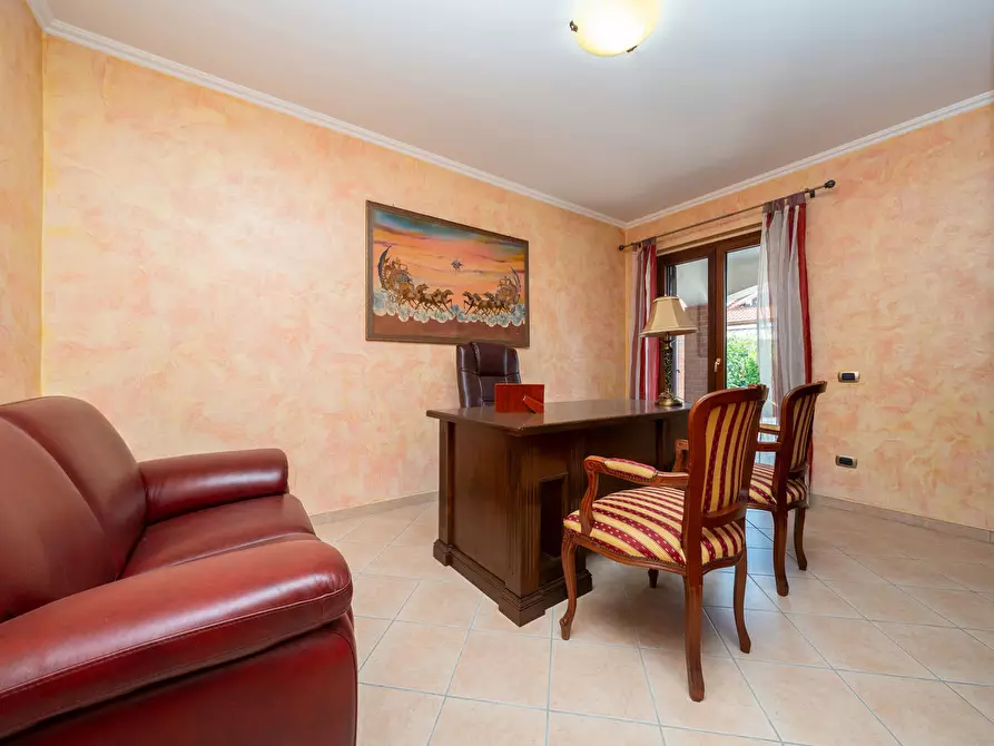 Immagine 19 di Villa in vendita  in Viale Veneto a Orbassano