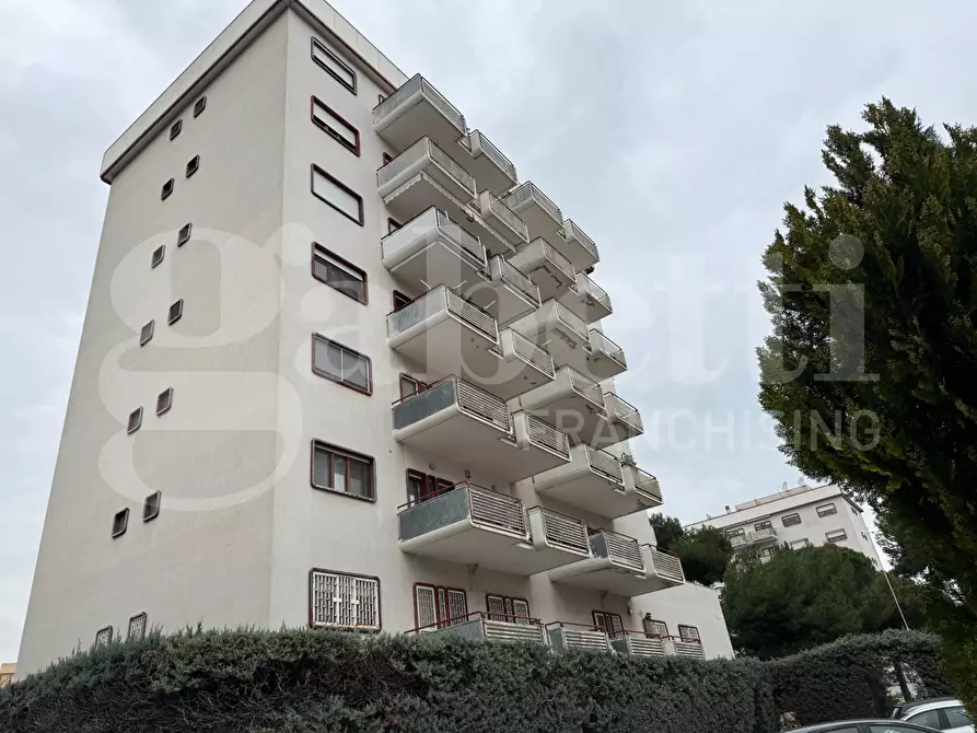 Immagine 2 di Appartamento in vendita  in Via R. SCHUMAN, 15 a Bari