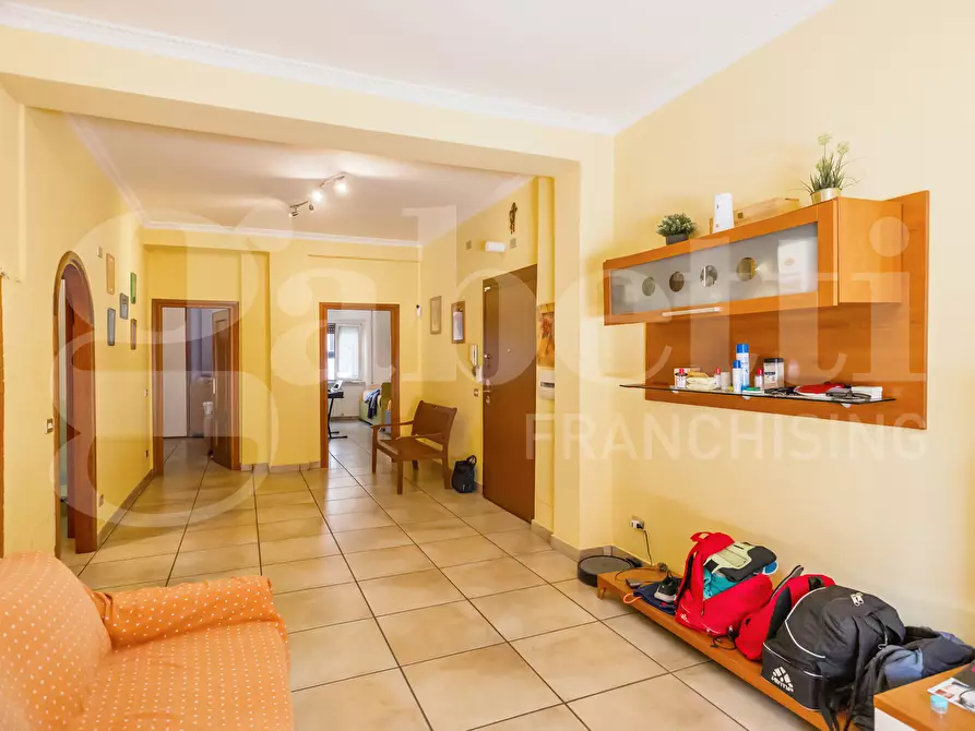 Immagine 5 di Appartamento in vendita  in Via Lucio II a Roma