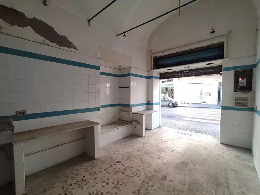 Immagine 10 di Negozio in vendita  in Corso Umberto I, 279 a Torre Annunziata