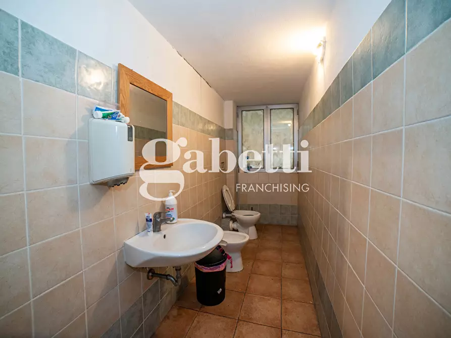 Immagine 15 di Negozio in vendita  in Piazza Lorenzo Lotto, 43-44 a Roma