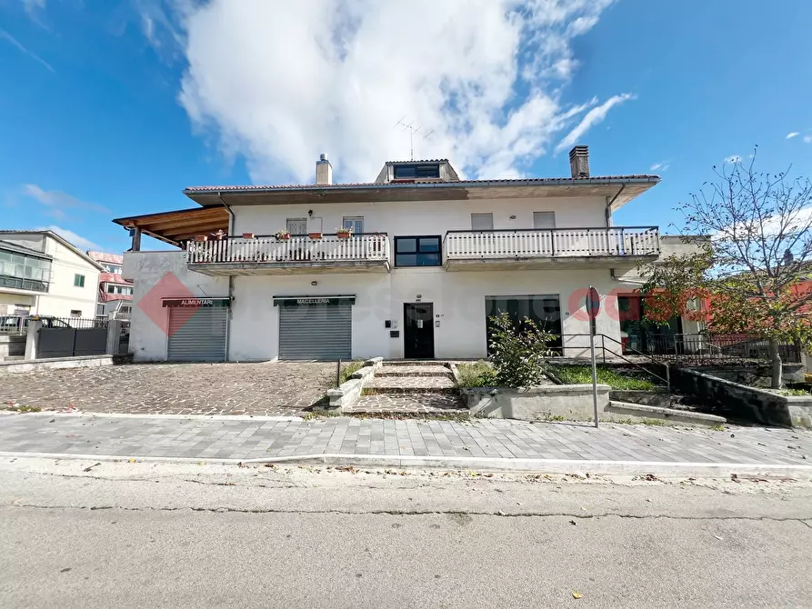 Immagine 19 di Negozio in vendita  in Via Marsicana, 51 a Pescorocchiano