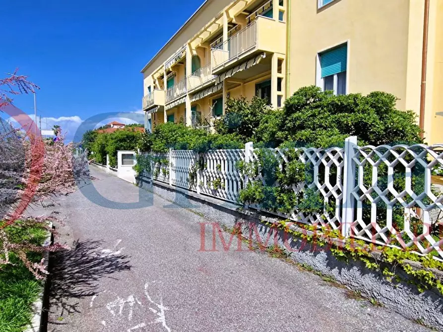 Immagine 24 di Appartamento in vendita  in Viale A. VESPUCCI, 12 a Massa