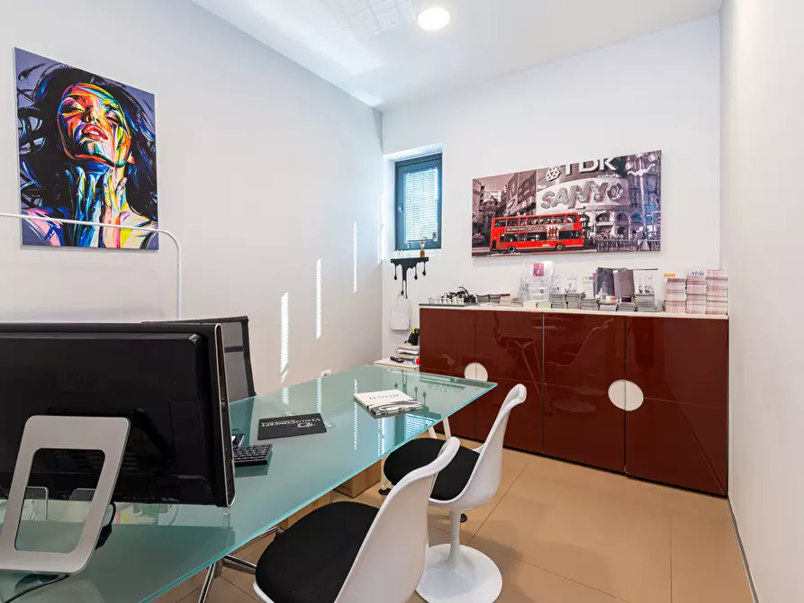 Immagine 17 di Negozio in vendita  in Via Giovanni Gastaldi, 40 a Roma