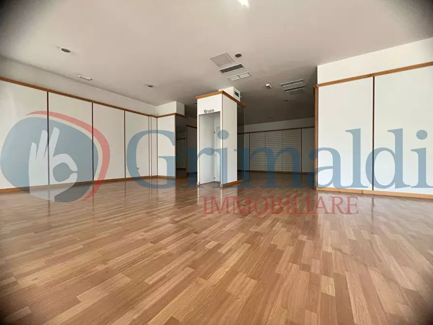 Immagine 2 di Negozio in vendita  in Strada trasimeno ovest a Perugia