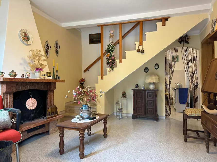 Immagine 2 di Appartamento in vendita  in Via Oberdan, 2 a Sorano