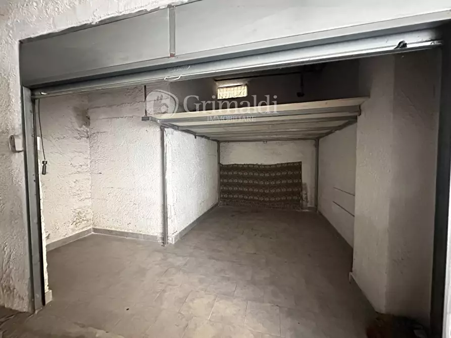 Immagine 1 di Box auto in vendita  in Via Palladio, 12 a Acerra