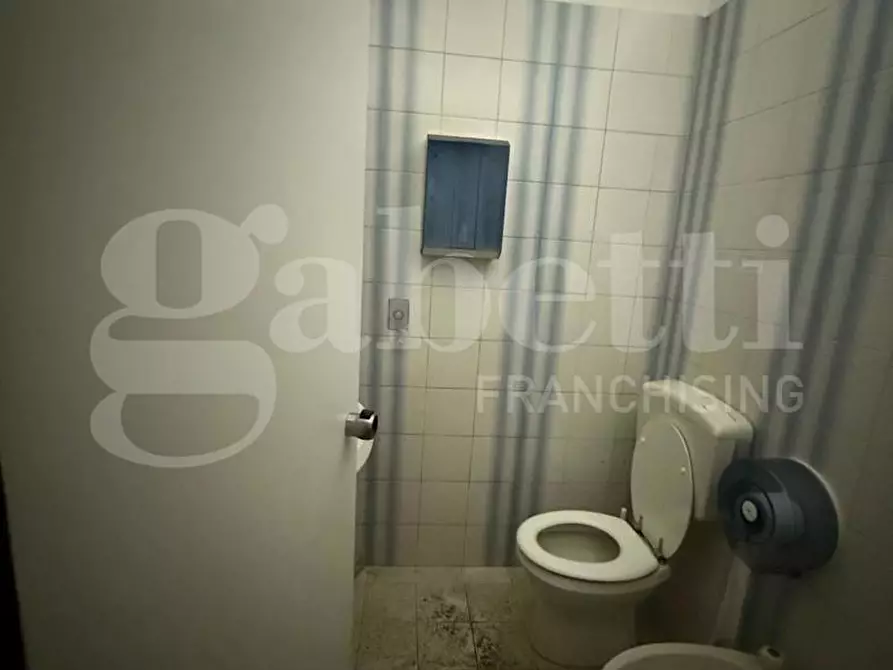 Immagine 15 di Negozio in vendita  in Via LAMA, 23 a Rieti