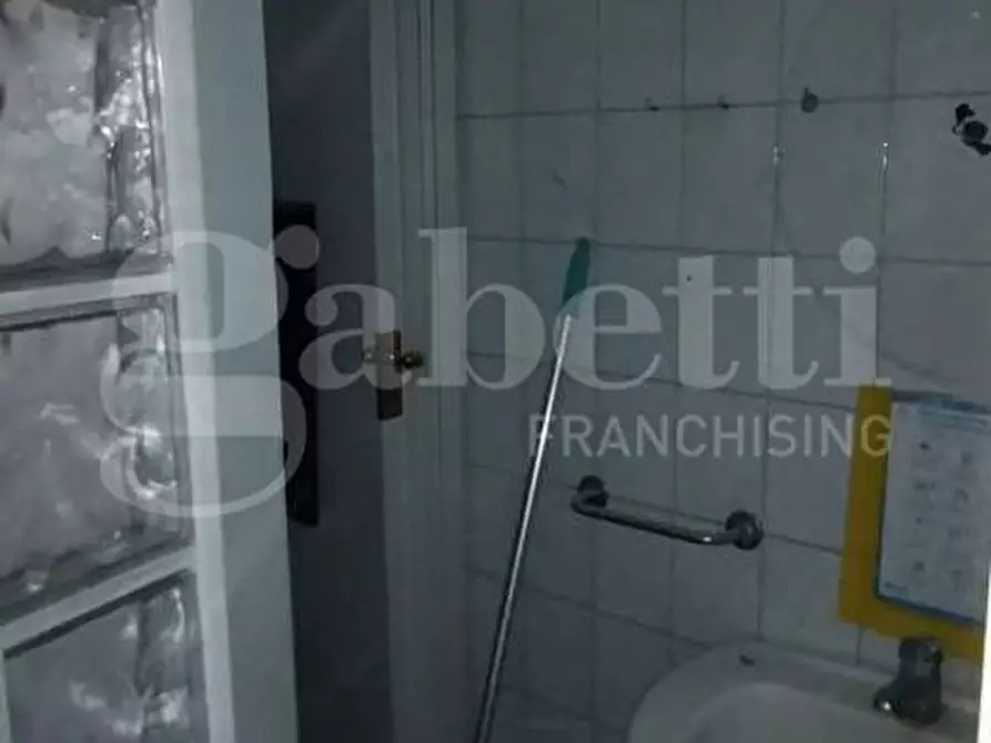 Immagine 11 di Negozio in affitto  in Piazza Umberto I, 3 a Frattaminore