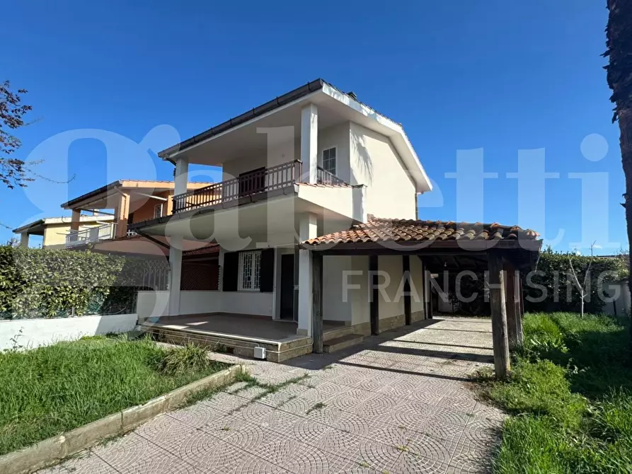 Immagine 1 di Villa in vendita  in Viale piave, 76 a Ardea