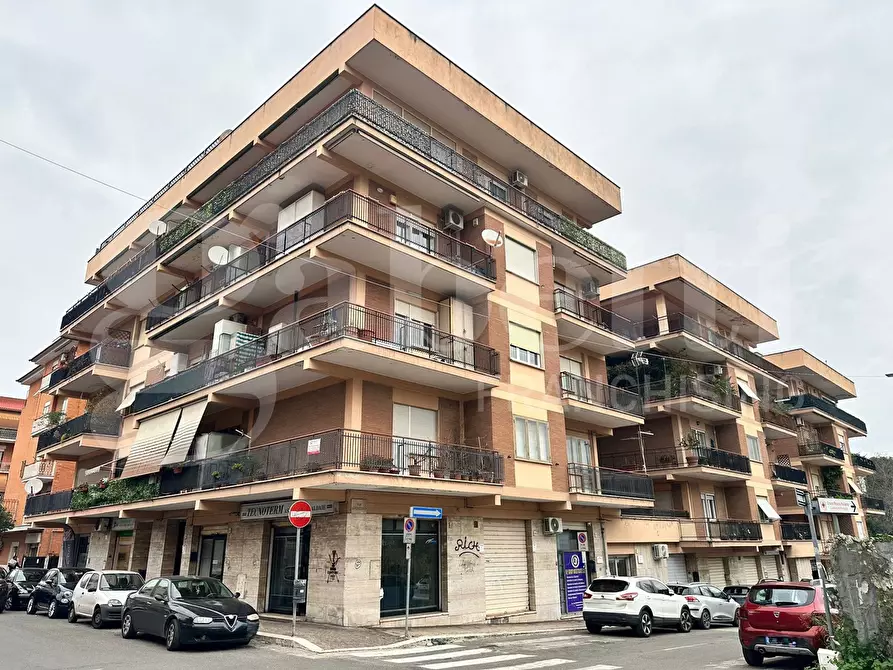 Immagine 1 di Appartamento in vendita  in Viale manzoni, 51 a Pomezia