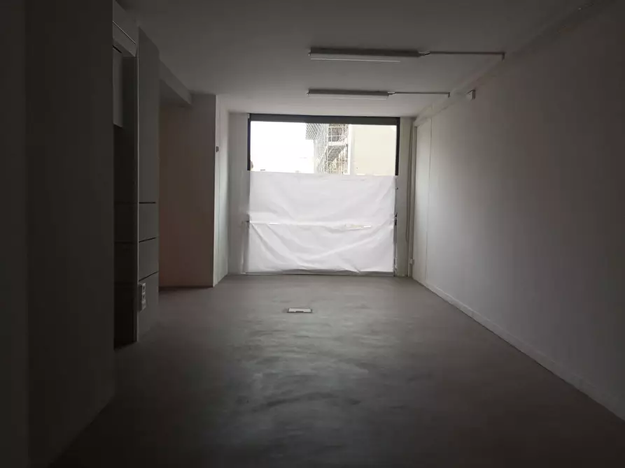 Immagine 15 di Negozio in affitto  in Via CAVOUR a Firenze