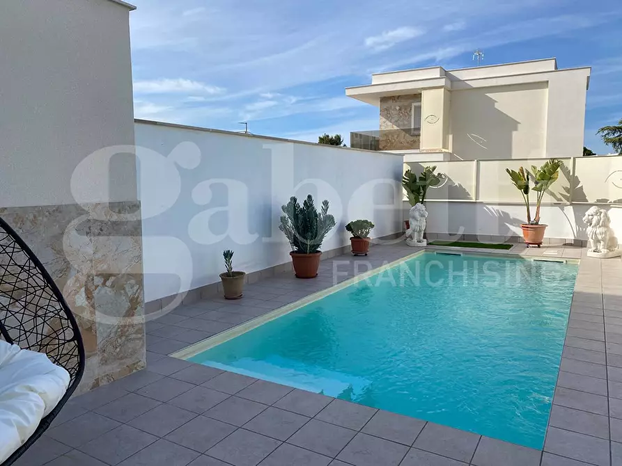 Immagine 4 di Casa trifamiliare in vendita  in Via Andrea Gusmai a Trani