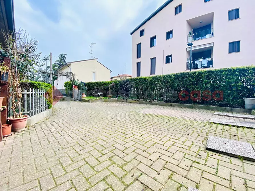 Immagine 2 di Villetta a schiera in vendita  in Via salvo d'acquisto, 13 a Casalgrande