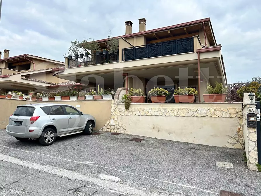 Immagine 3 di Casa bifamiliare in vendita  in Via delle viole, 6 a Pomezia