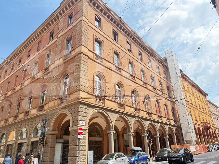 Immagine 5 di Appartamento in vendita  in Via Farini, 24 a Bologna