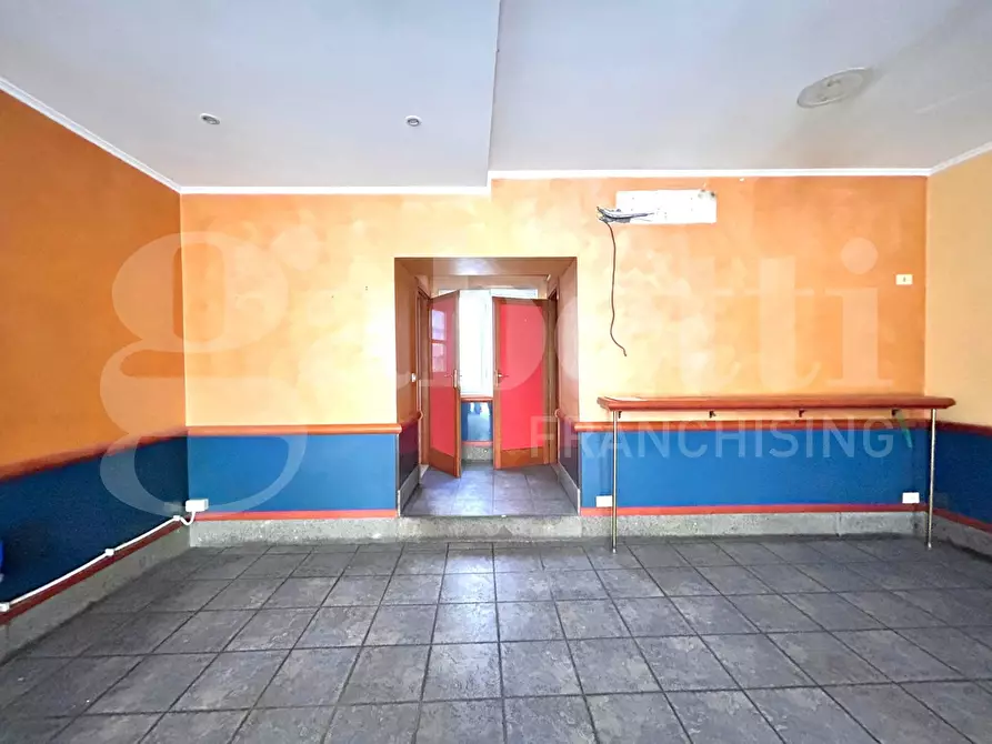 Immagine 11 di Negozio in affitto  in Via Cesare Colizza, 7 a Marino