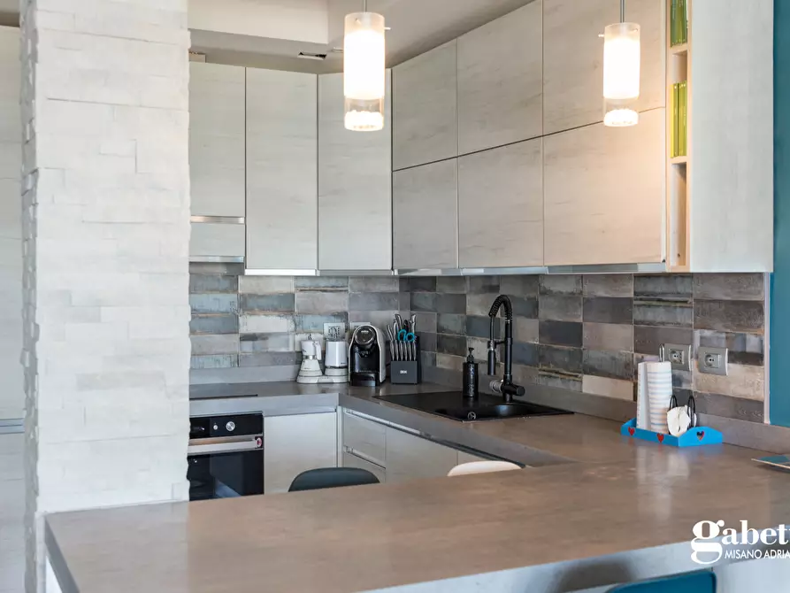 Immagine 10 di Appartamento in vendita  in Via Francia a Cattolica