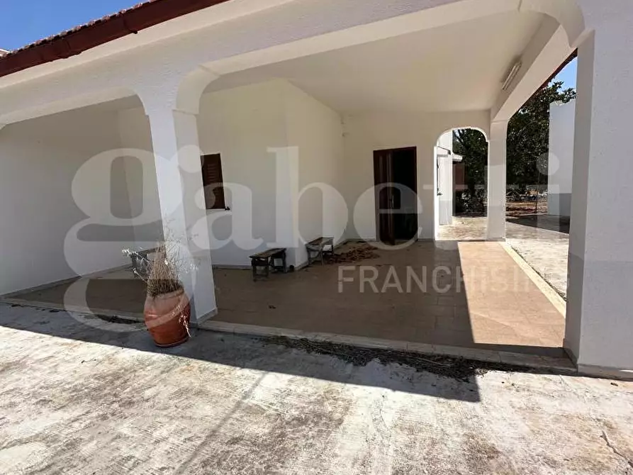 Immagine 1 di Villa in vendita  in Contrada Sorbole, sn a Ostuni