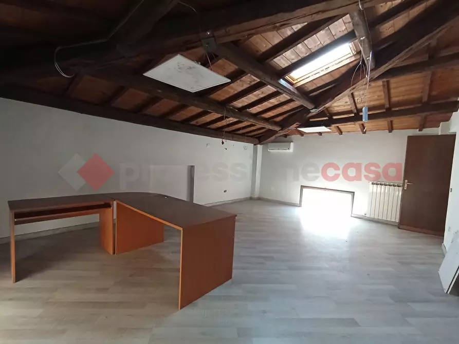 Immagine 6 di Negozio in affitto  in Via Flaminia a Spoleto