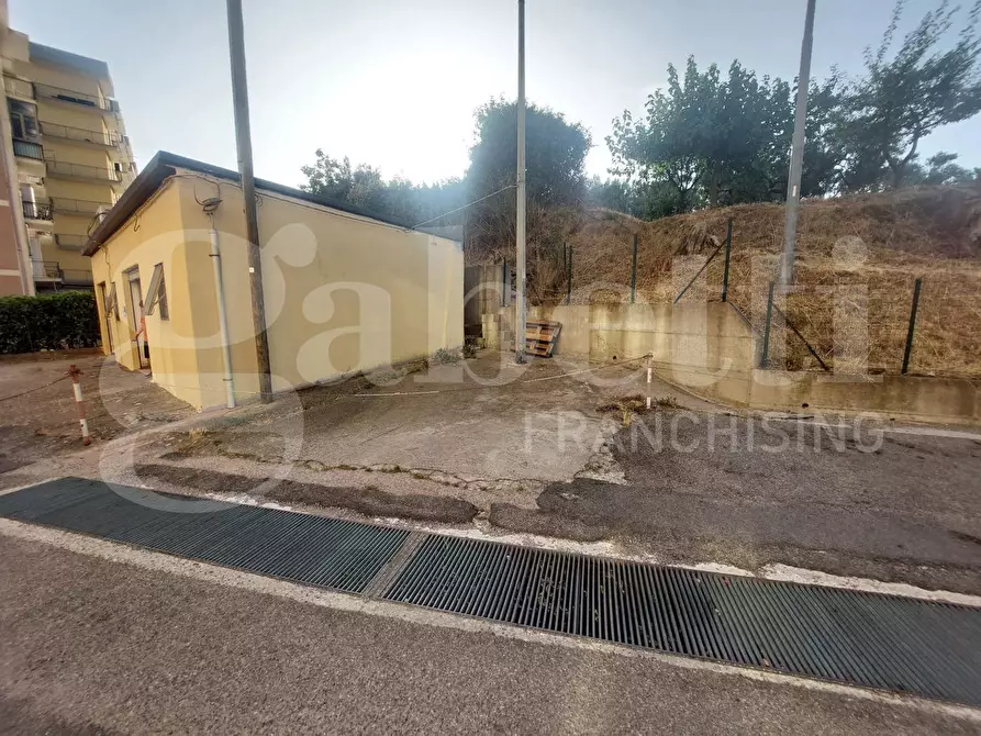 Immagine 3 di Laboratorio in vendita  in Via MOTTOLA D'AMATO, SNC a Catanzaro