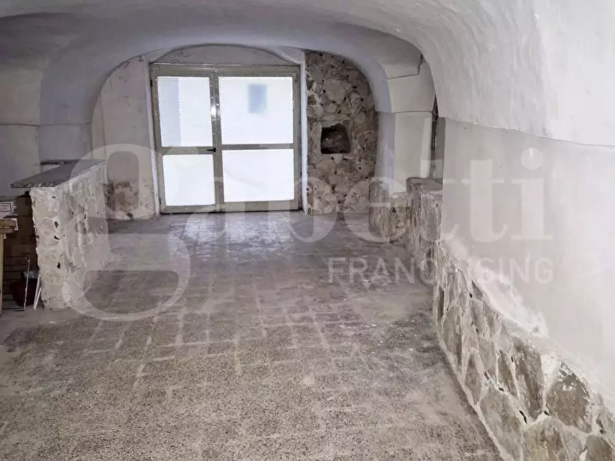 Immagine 13 di Box auto in vendita  in Via Roma a Ostuni