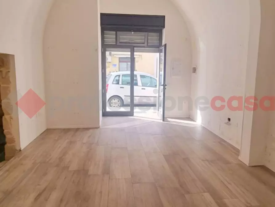 Immagine 3 di Negozio in affitto  in Via RATTAZZI a Monopoli