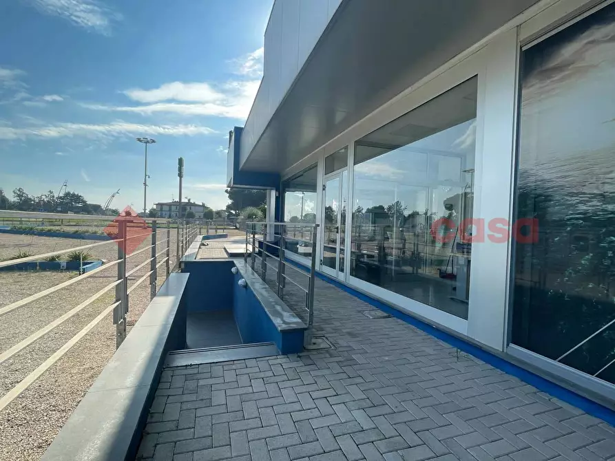 Immagine 19 di Negozio in affitto  in Via PONTINA, 148 a Terracina