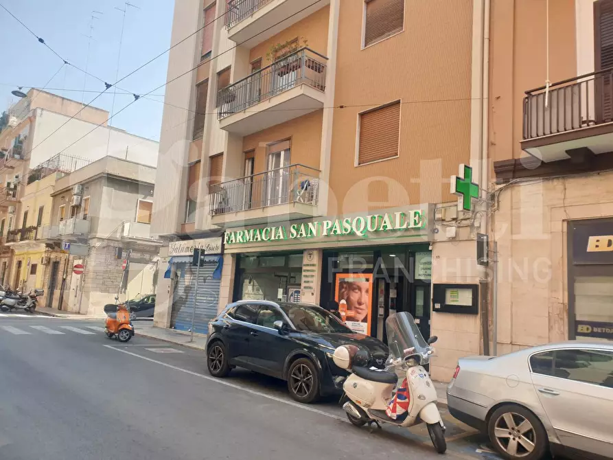 Immagine 4 di Negozio in vendita  in Via DEI MILLE, 131 a Bari