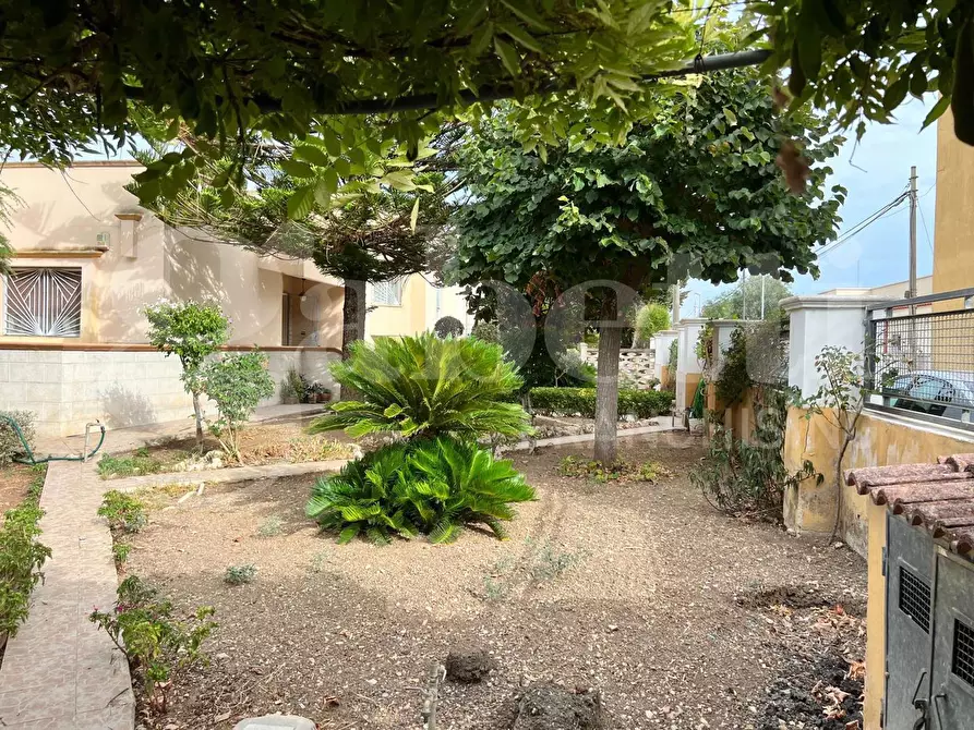 Immagine 12 di Casa bifamiliare in vendita  in Via PETUNIE, 2 a Taranto