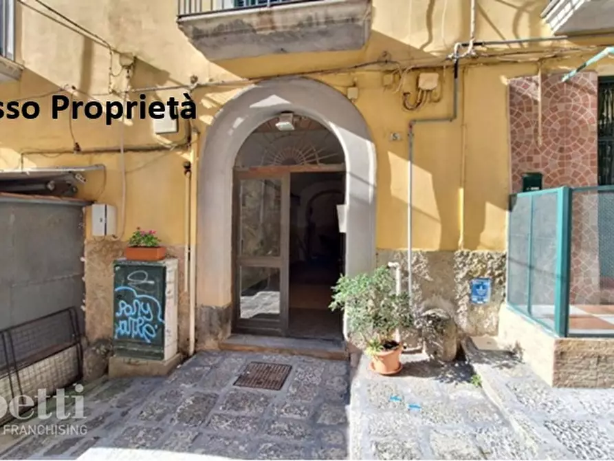 Immagine 8 di Palazzo in vendita  in Via Salita del Petraio a Napoli
