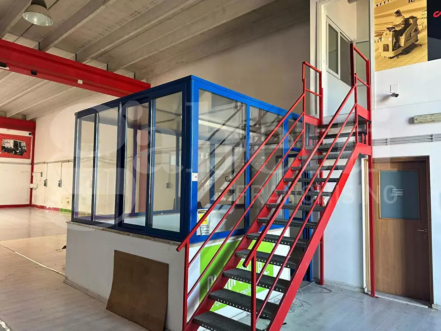 Immagine 12 di Capannone industriale in vendita  in Via Mauro ContÃ² a Bisceglie