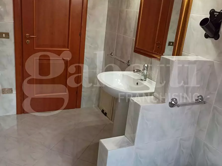 Immagine 12 di Villa in vendita  in Via TRAVERSA EMILIA, 16 a Catanzaro