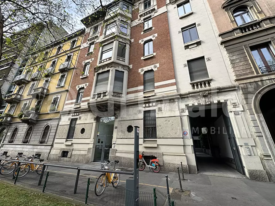 Immagine 26 di Ufficio in affitto  in Via antonio Canova, 19 a Milano