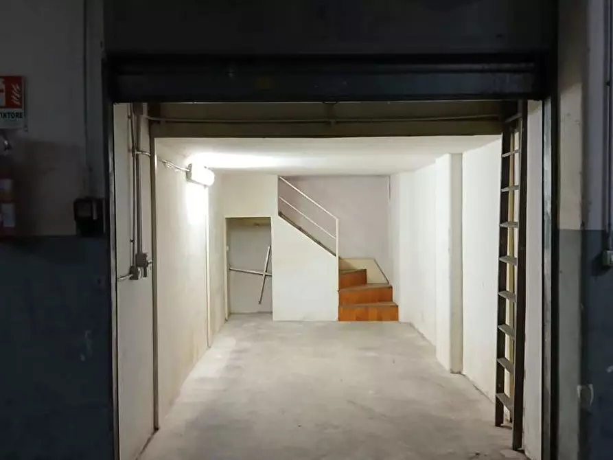 Immagine 5 di Box auto in vendita  in Via San Giorgio Vecchio, 105 a San Giorgio A Cremano