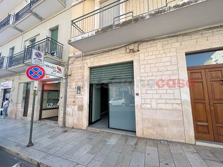 Immagine 1 di Negozio in vendita  in Via estramurale a Putignano