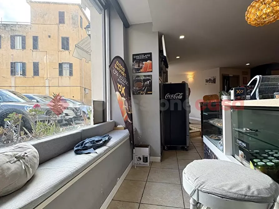 Immagine 11 di Negozio in vendita  in Piazza FONTANA VECCHIA, 8 a Terracina