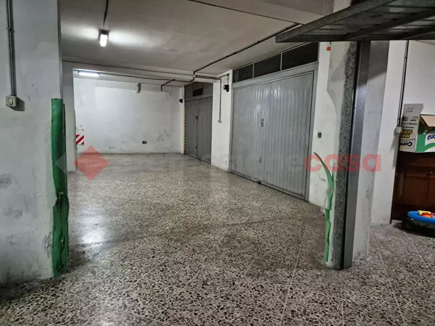 Immagine 2 di Box auto in vendita  in Viale FRANCIA, 49 a Brindisi