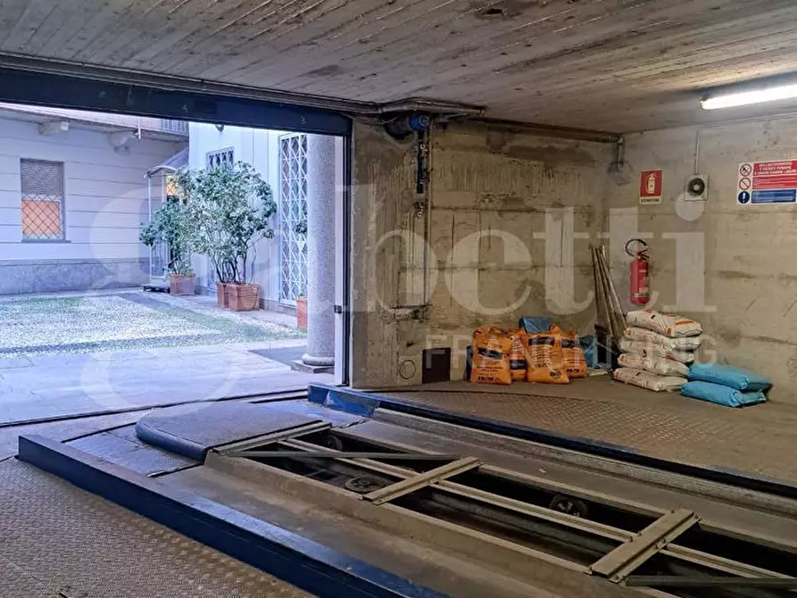Immagine 10 di Box auto in vendita  in Corso di porta Romana, 55 a Milano