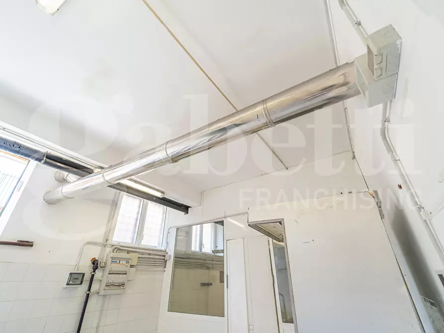 Immagine 27 di Laboratorio in vendita  in Via Busalla, 9 a Roma