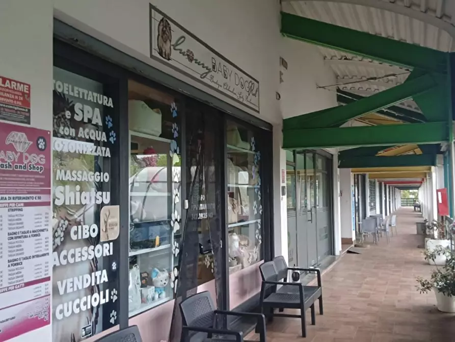 Immagine 9 di Negozio in vendita  in Via Eschilo, 72 a Roma