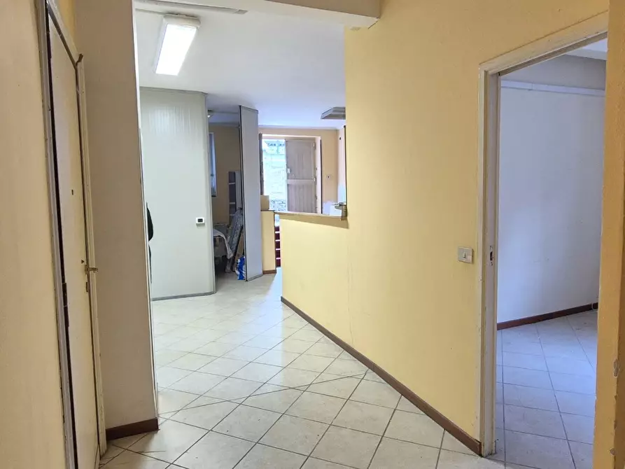 Immagine 11 di Magazzino in vendita  in Via aurelia, 125 a Roma